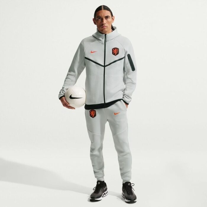 Holland Sweatpants NSW Tech Fleece World Cup 2026 - Photon Dust/Hyper Crimson/Black